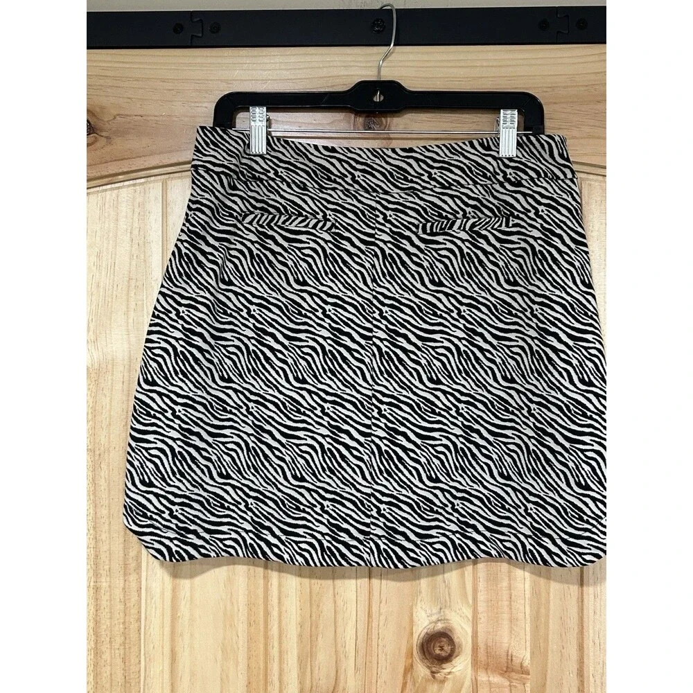 Lulu B Women’s Skirt Animal Print Size 10 Black Stretch Travel Work Casual